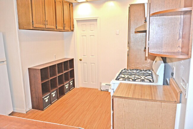 Building Photo - Detached Rental Property