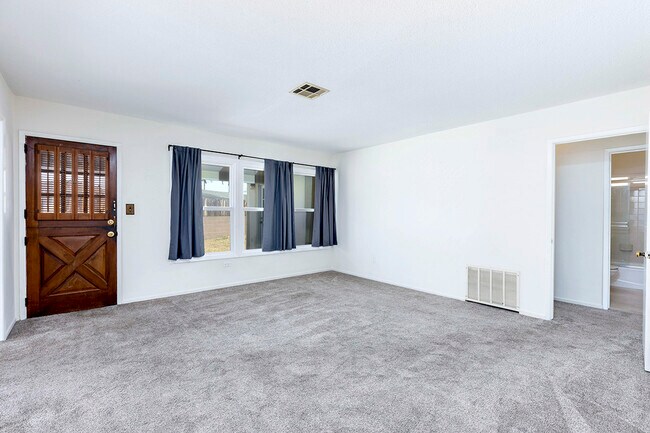 Building Photo - 6548 Eldridge St