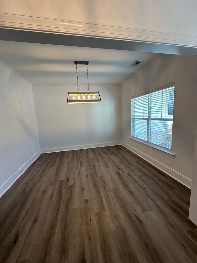 Foto del edificio - Beautiful 5 bed/3 bath home in Blandford Crossing