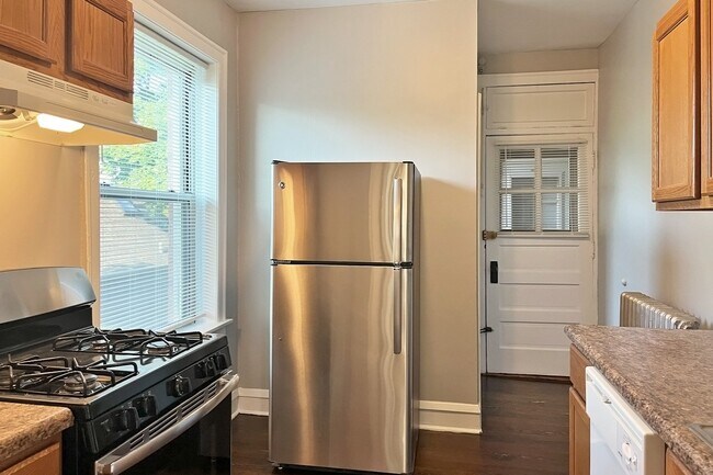 Foto del edificio - 101-111 S. Harvey Ave. and 237-249 South Blvd.