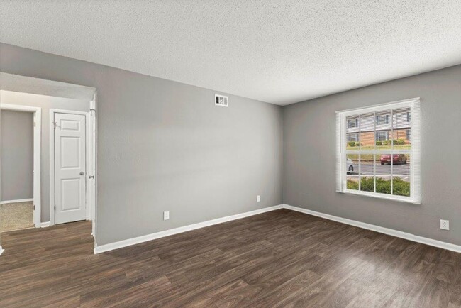 Building Photo - Walnut Hills Apartments