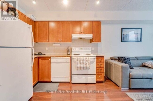 Building Photo - 2737 Keele St