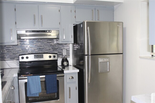 Foto del edificio - 3500 Gateway Dr