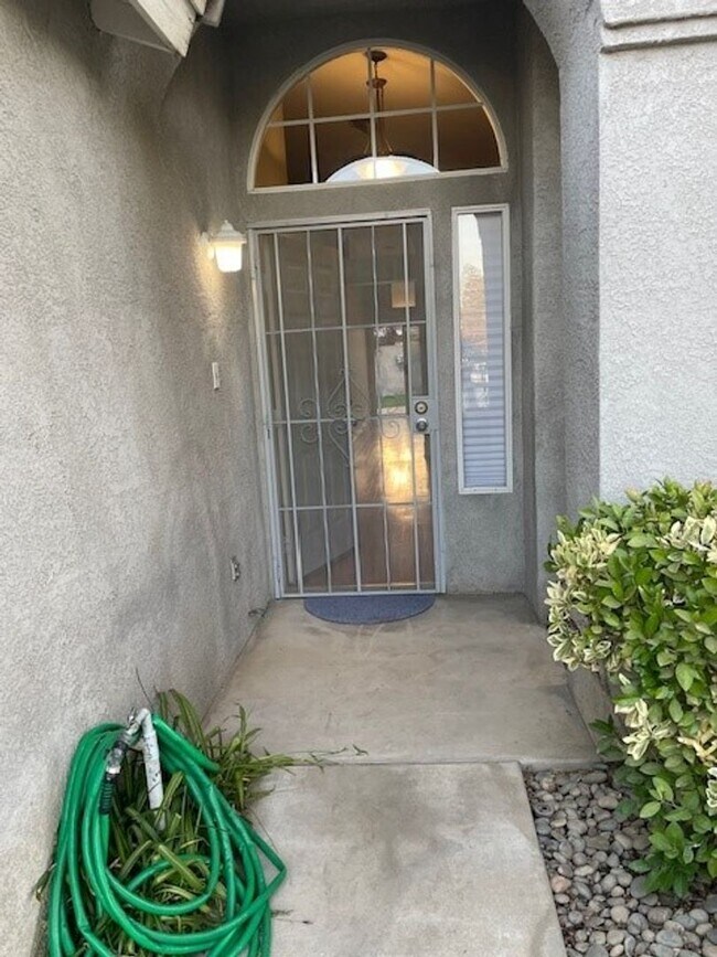Building Photo - 3025 Starside Dr
