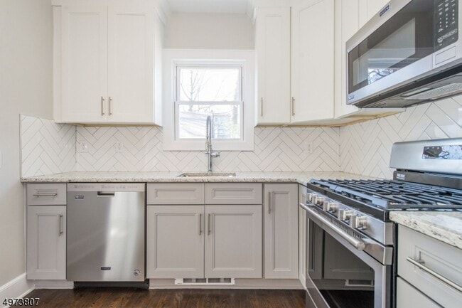 Building Photo - 57 Oakridge Ave