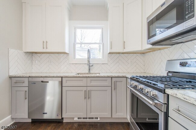 Foto del edificio - 57 Oakridge Ave