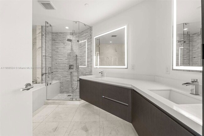 Foto del edificio - 851 NE 1st Ave