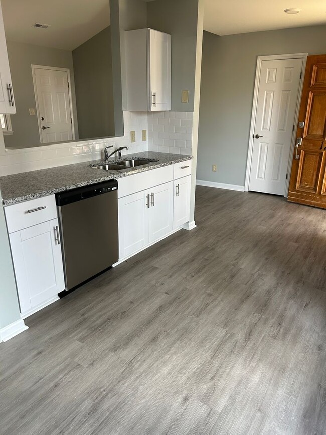 Building Photo - 122 Windsong Rd