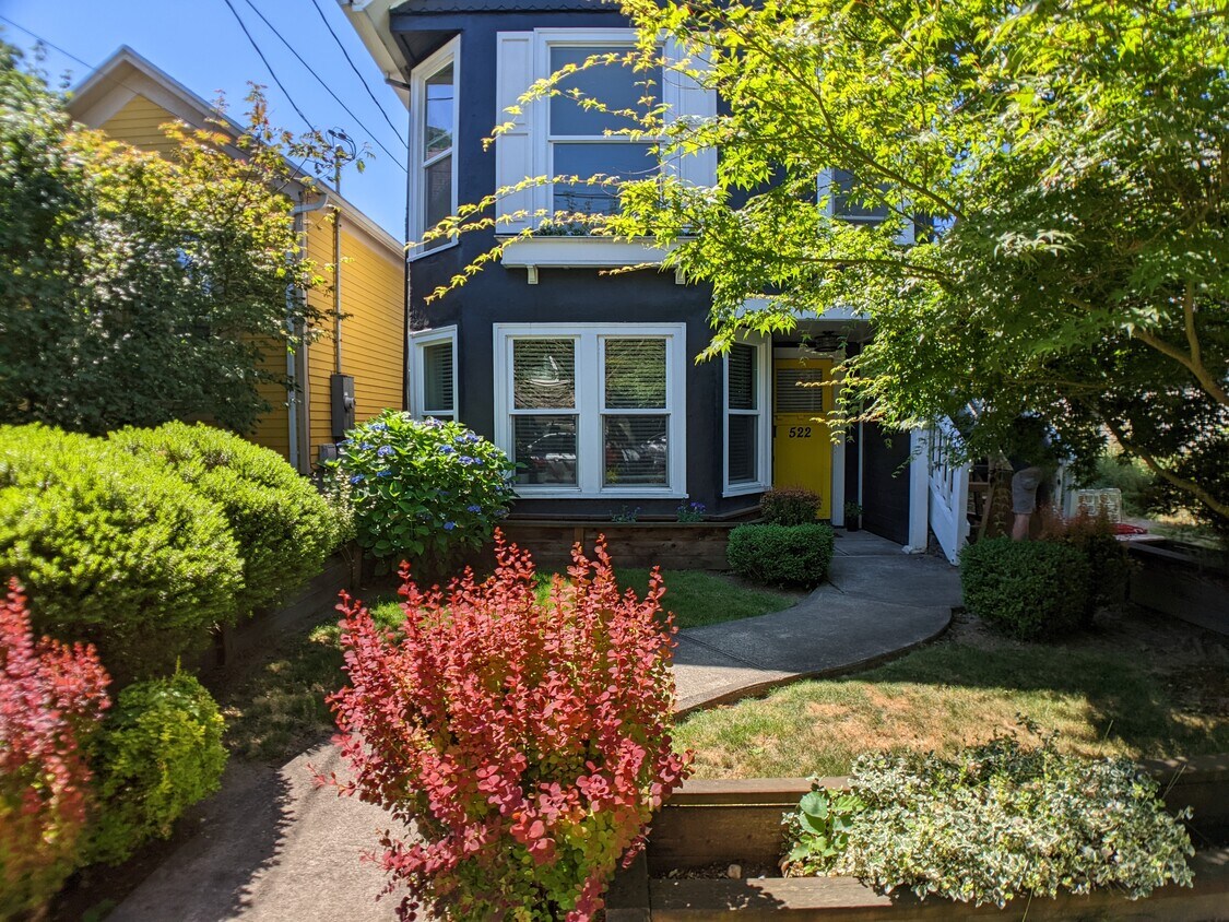 Foto principal - 520 NE Russell St