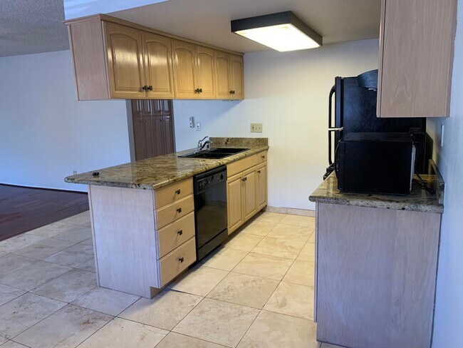 Building Photo - 1056 N 75th Pl