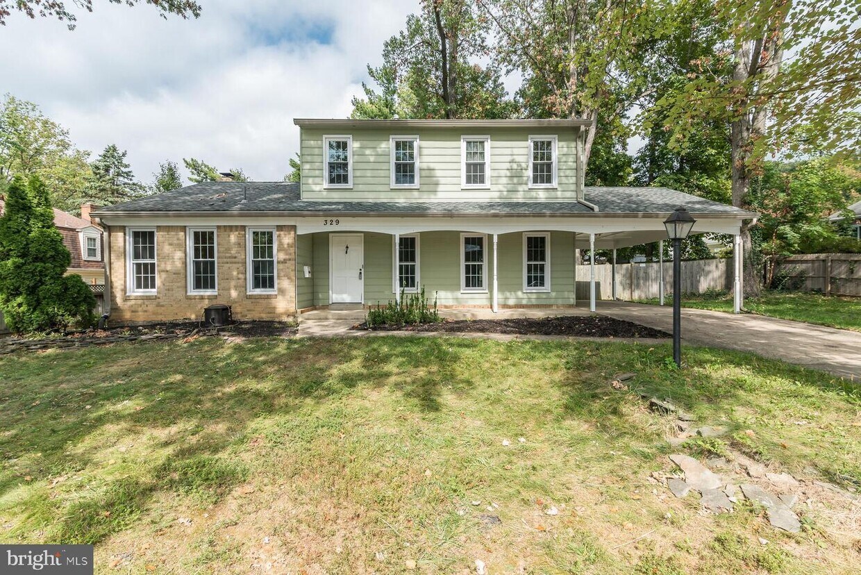 Primary Photo - 329 W Deer Park Rd