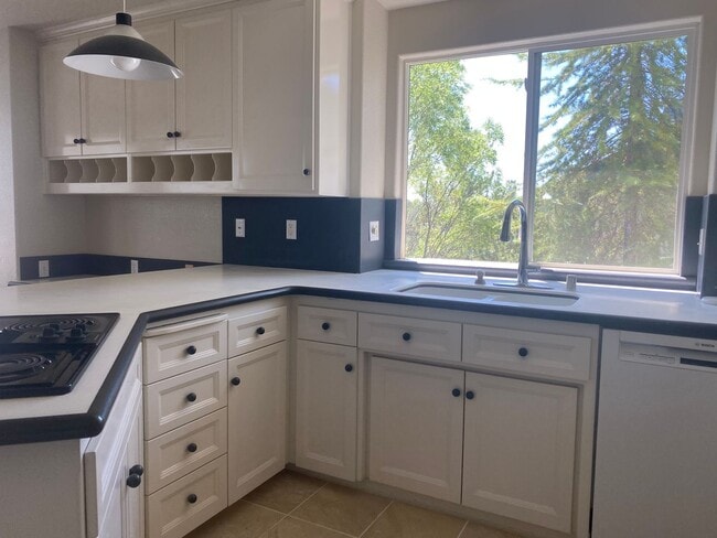 Foto del edificio - Beautiful Lakefront Home in the Vineyard! ...