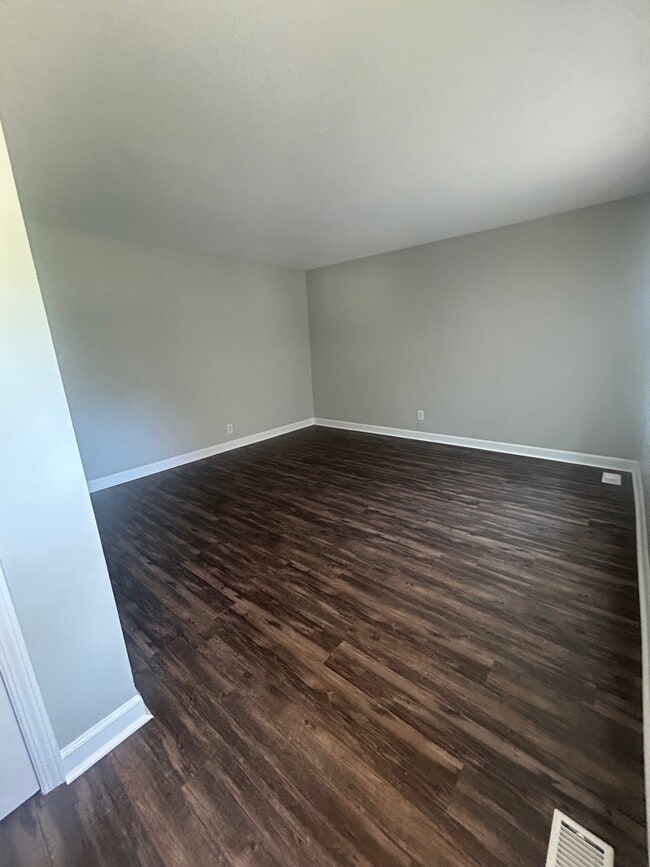 Building Photo - 300 Cedar Ln