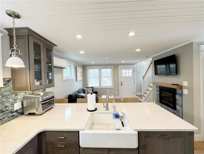 Building Photo - 21 Warren Ave