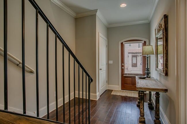 Building Photo - Beautiful 3 Bed 3.5 Bath Unit Available Fall!