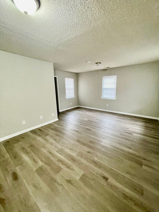 Foto del edificio - Welcome to this charming 3-bedroom, 2-bathroom home located in the vibrant city of Charlotte, NC.