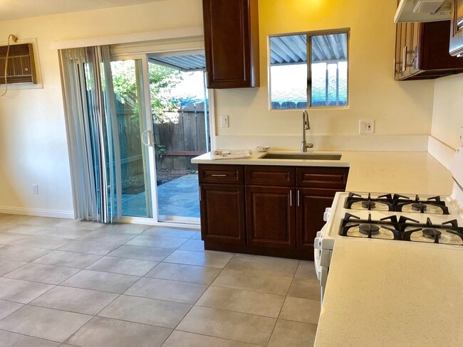 Foto del edificio - Spacious Home in Blue Zone Loma Linda!