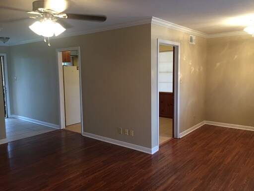 Building Photo - 326 Oriole Ln