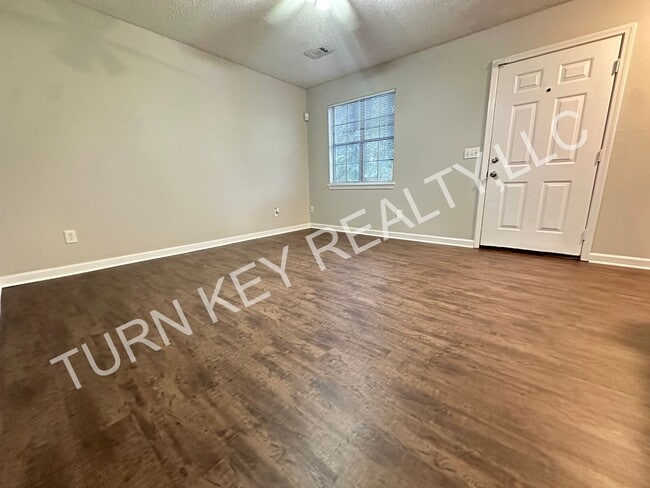Building Photo - Townhome for rent in Grayson Valley