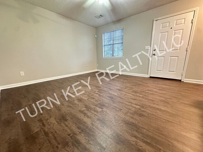 Foto del edificio - Townhome for rent in Grayson Valley