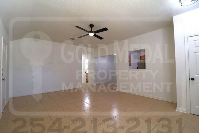 Building Photo - 2802 Alma Dr