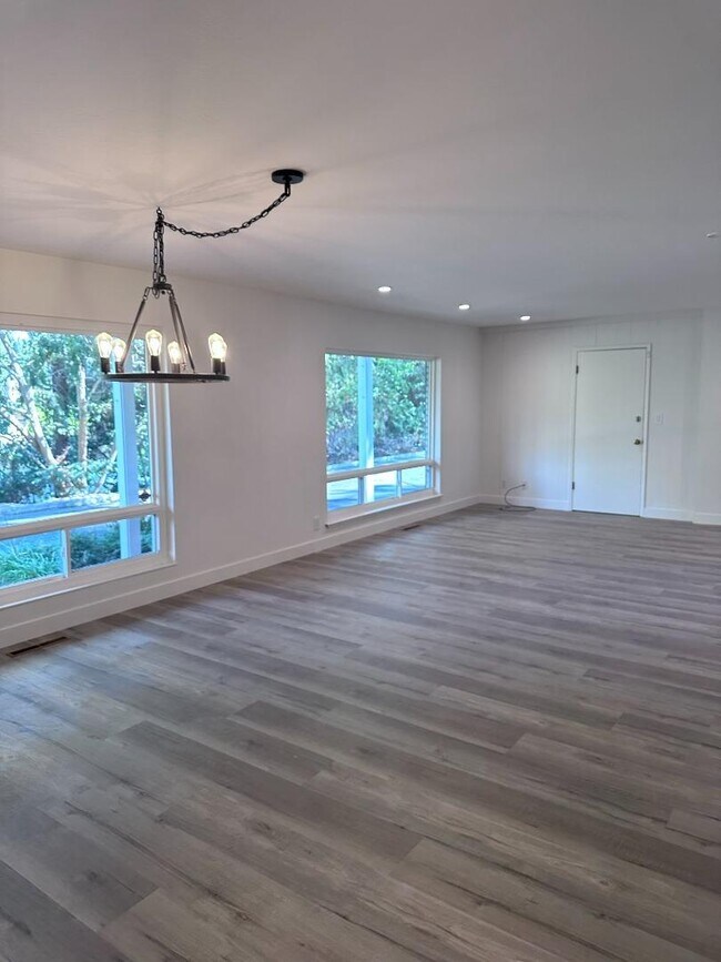 Foto del edificio - 1055 Siskiyou Dr