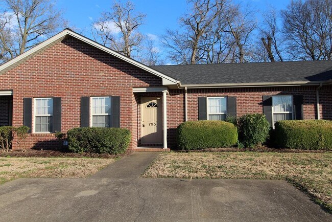 Building Photo - 795 Sivley Rd