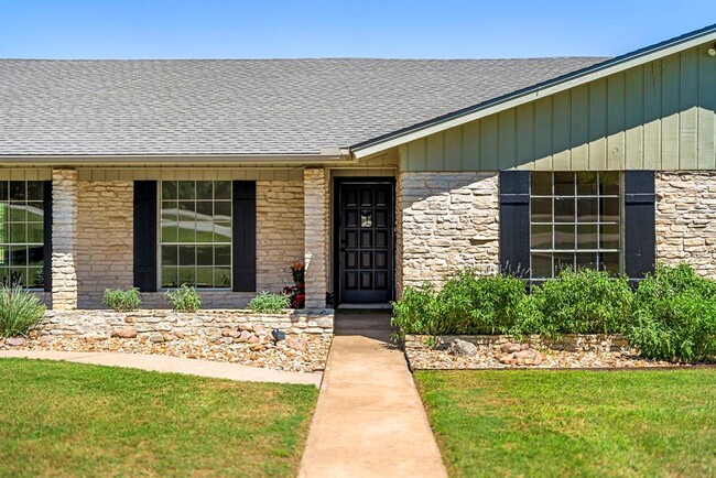 Building Photo - 301 Retha Dr