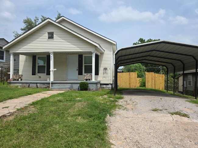 Building Photo - Be the first to lease this Bungalow Beauty!