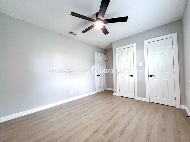 Building Photo - 8158 Panay Dr