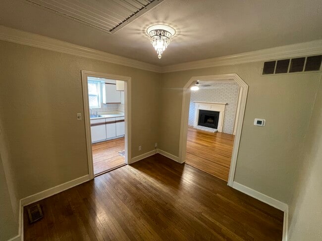 Building Photo - 3162 Cowden Ave