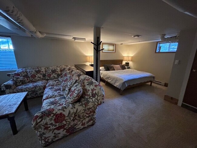 Foto del edificio - Charming 3 Bedroom, 2 Bath House on the East Side of Kalispell