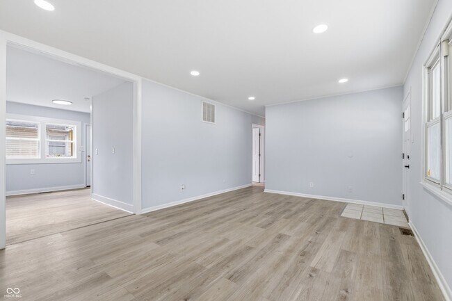 Foto del edificio - 1441 W Lynn Dr