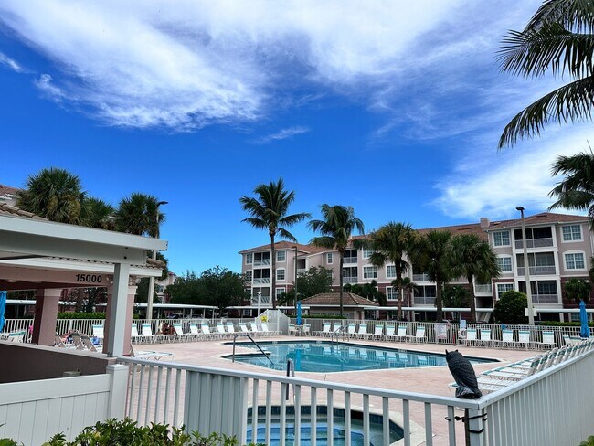 Foto del edificio - 15901 Pointe Cir