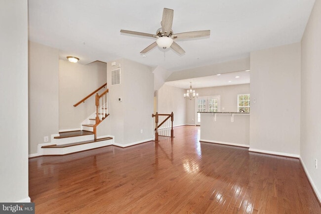 Foto del edificio - 9418 Paragon Ct