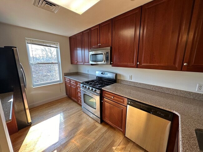 Foto del edificio - 318 Rindge Ave
