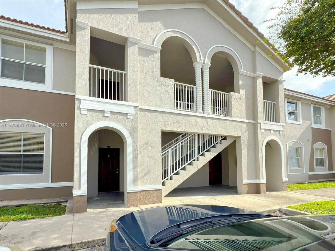 Primary Photo - 1543 SE 25th St