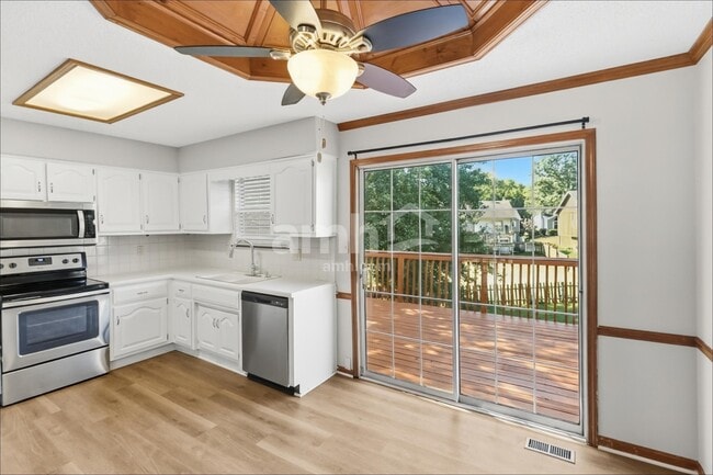 Building Photo - 409 SE Onyx Cir