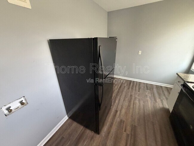 Foto del edificio - 700 Pinehaven Dr