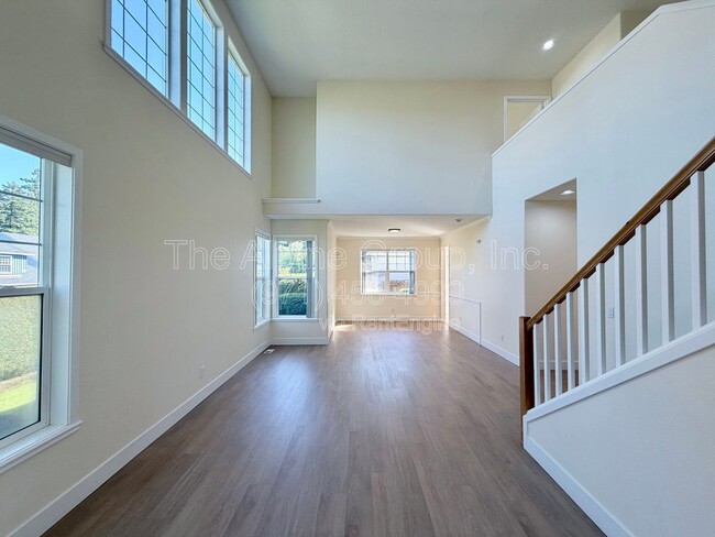 Building Photo - 351 NW Kotrik Pl