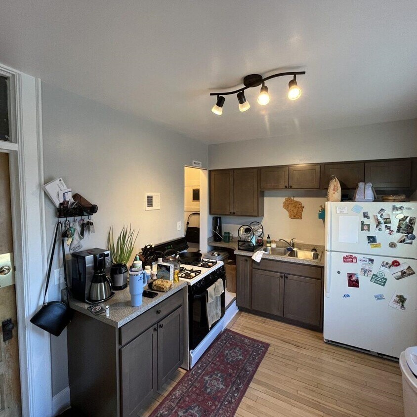Foto principal - 2434 Sommers Ave