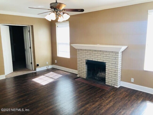 Foto del edificio - 2371 Ridgewood Rd