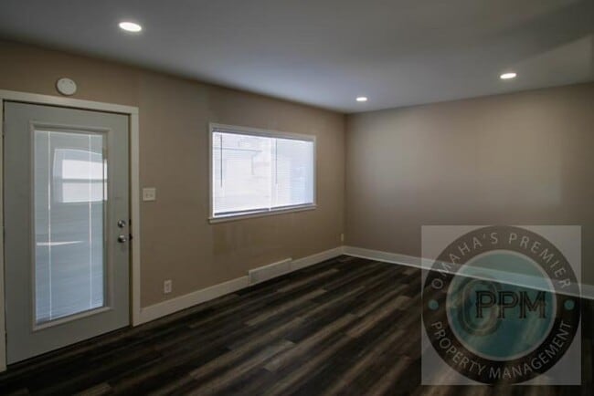 Building Photo - 3309 S 32nd Ave