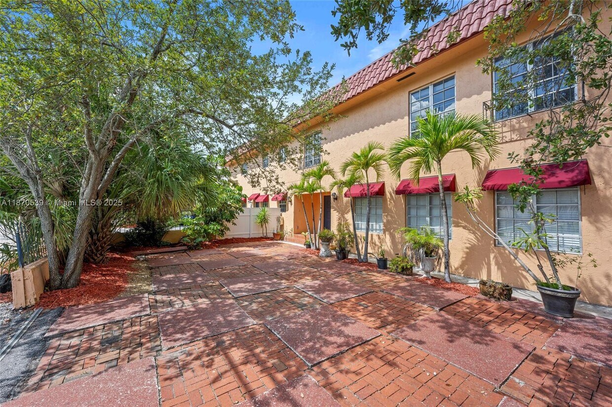 Foto principal - 1545 Miami Rd