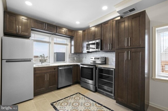 Building Photo - 2528 E Allegheny Ave