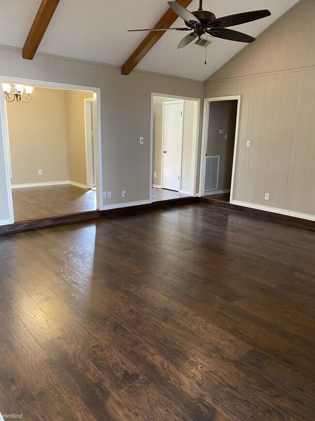 Building Photo - 4 br, 2 bath House - 2519 Whispering Oaks Cir