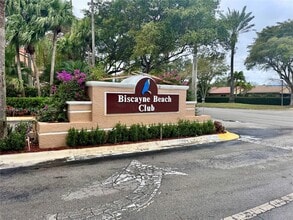 Building Photo - 10441 SW 156th Ct