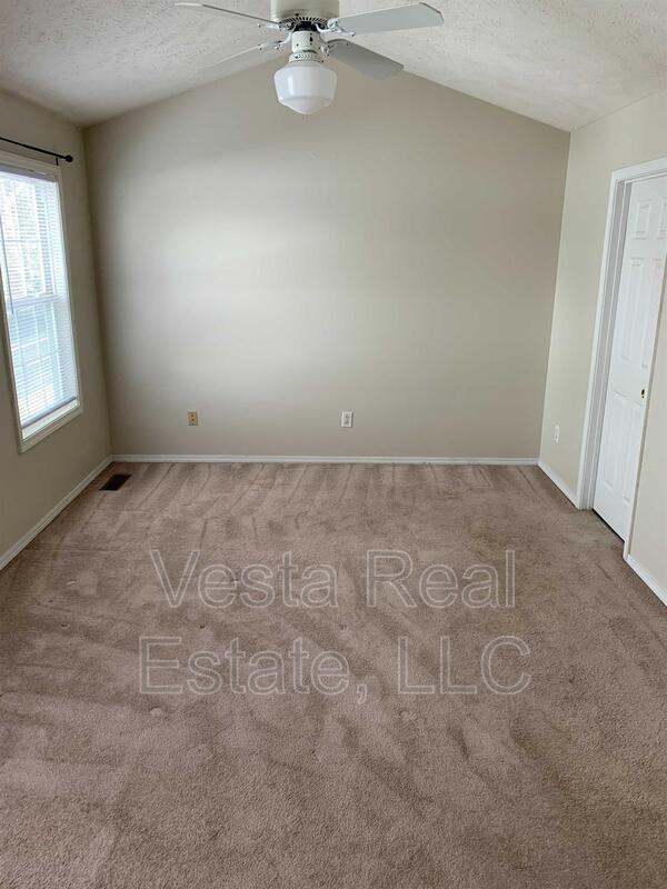 Building Photo - 1004 Doral Dr