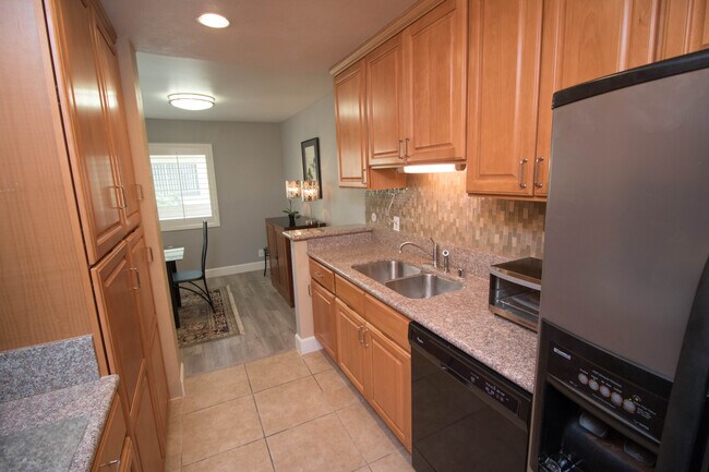 Foto del edificio - 12940 Riverside Dr