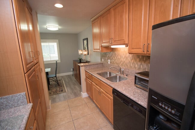 Building Photo - 12940 Riverside Dr